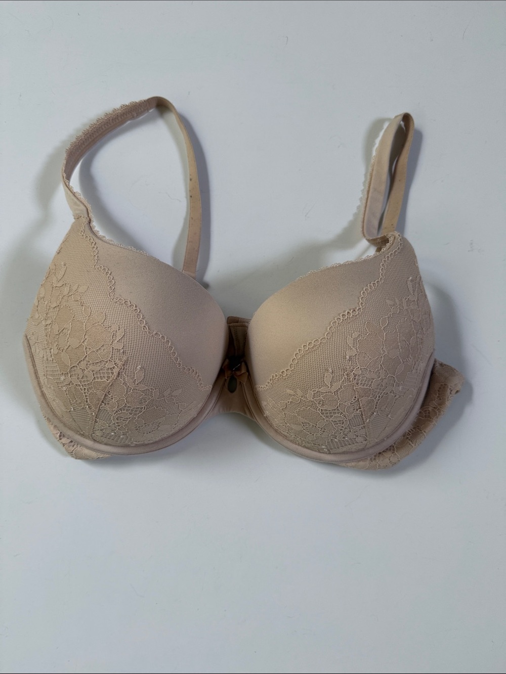 Victoria’s Secret Body by Victoria perfect shape nude lace bra